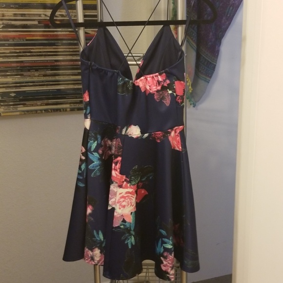 Skater length mini dress - Picture 3 of 6